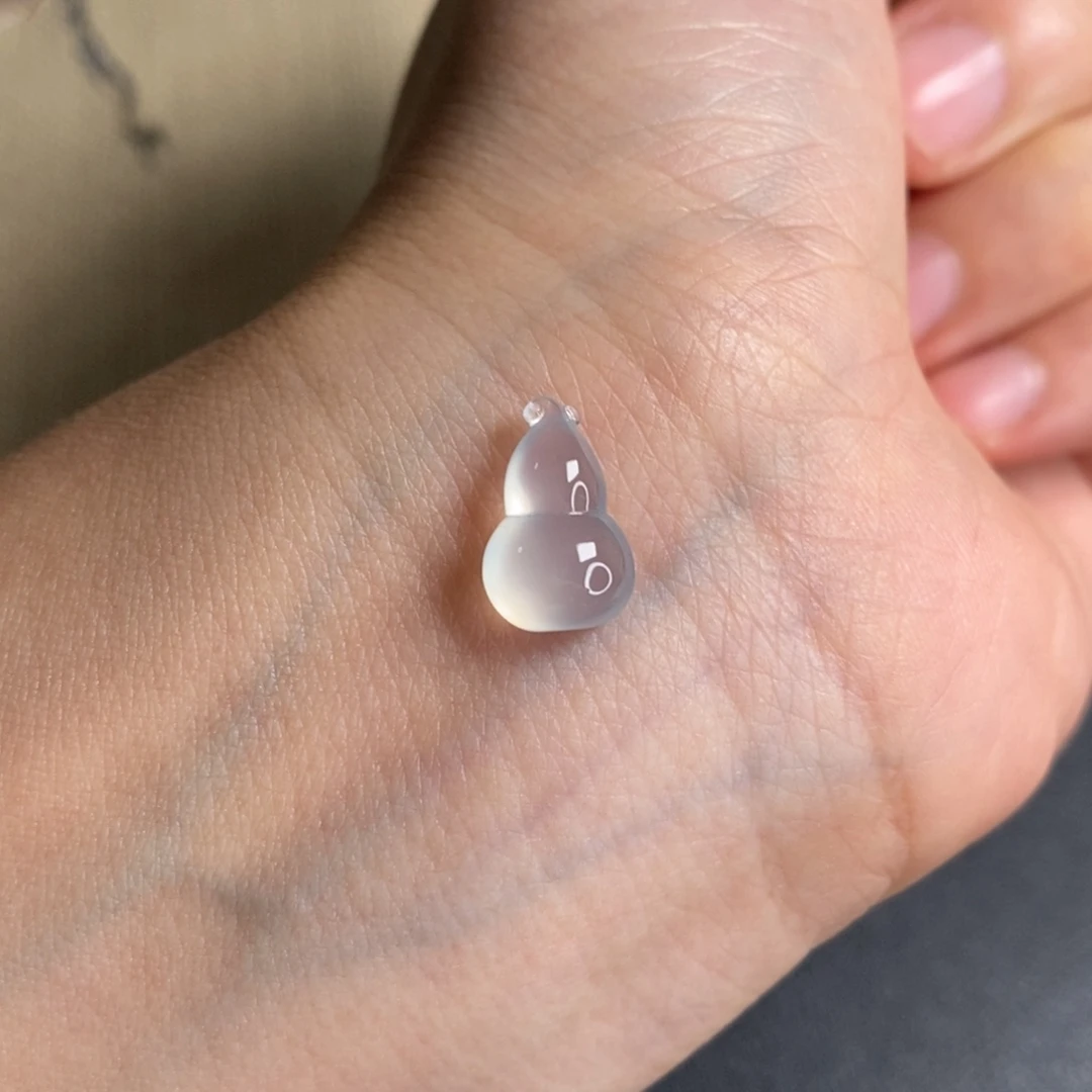 翡翠未镶嵌颈饰葫芦