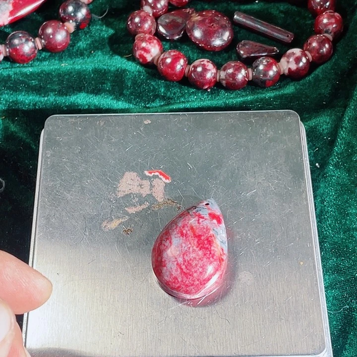 天然辰砂原石首饰