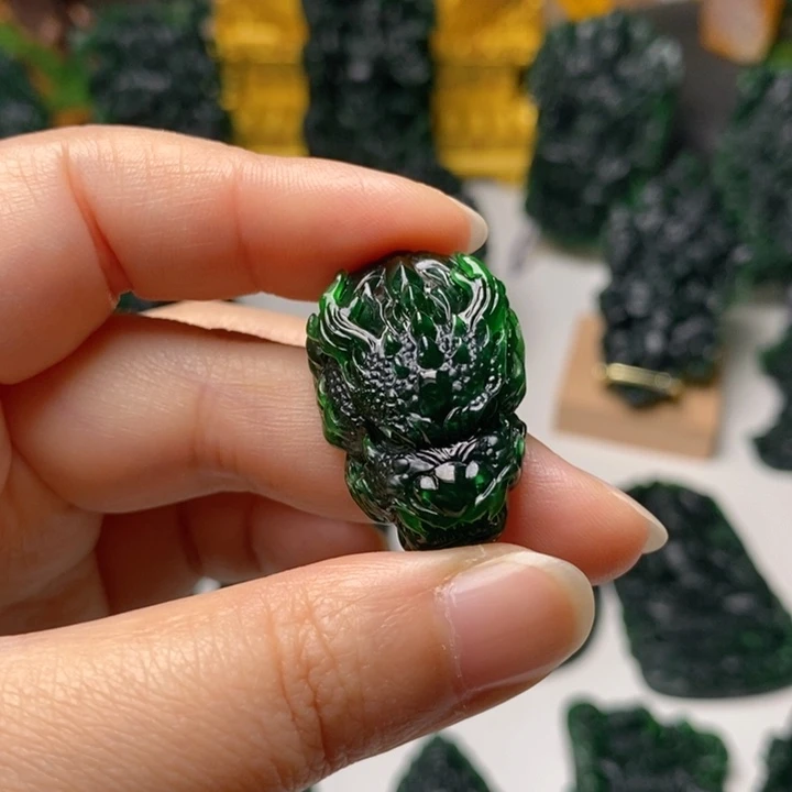 定制翡翠未镶嵌龙头