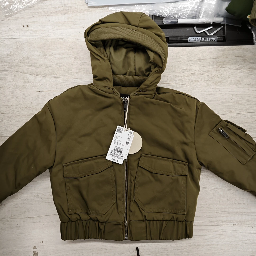 儿童军绿色连帽棉服