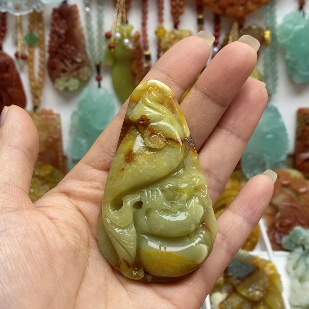蛇纹石玉未镶嵌颈饰
