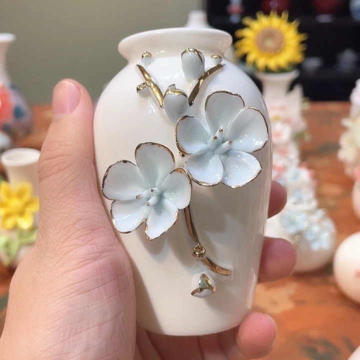 手工陶瓷精致摆件