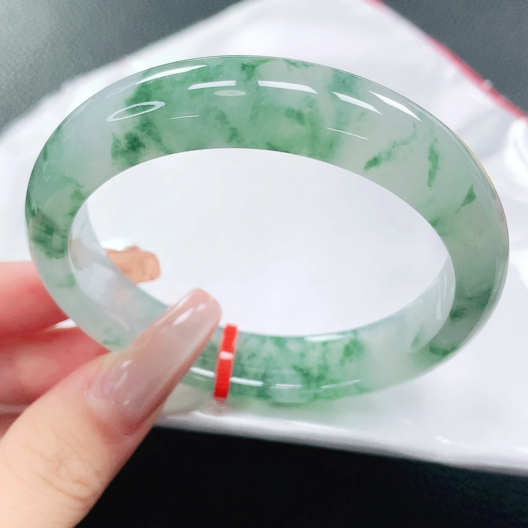 翡翠手镯未镶嵌57圈
