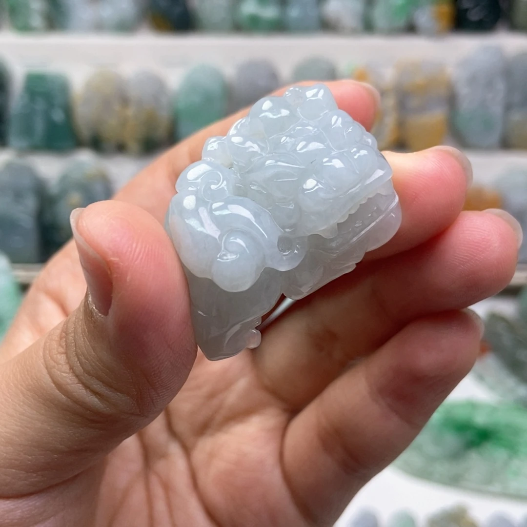 翡翠未镶嵌吊坠(赠链)