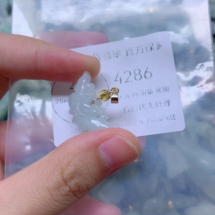 吊坠(不含链)未镶嵌翡翠