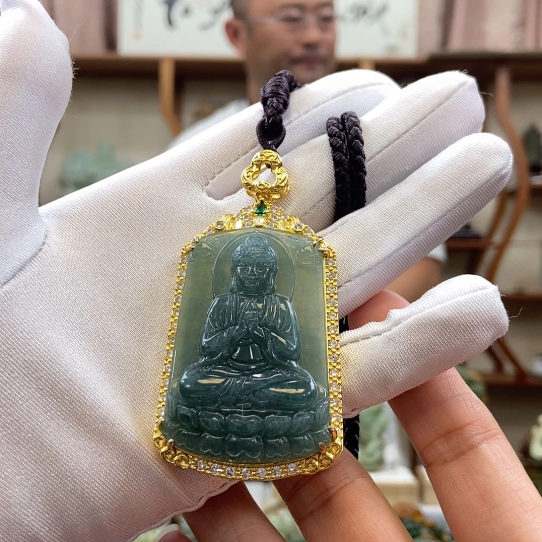 翡翠未镶嵌颈饰大日如来