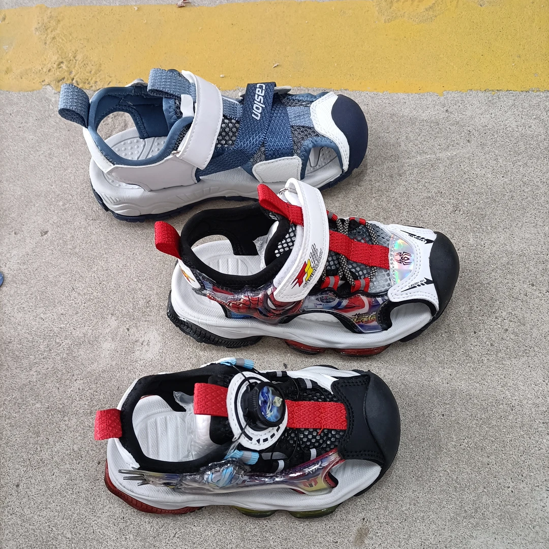 DT   46111儿童休闲凉鞋(略有瑕疵介意勿拍