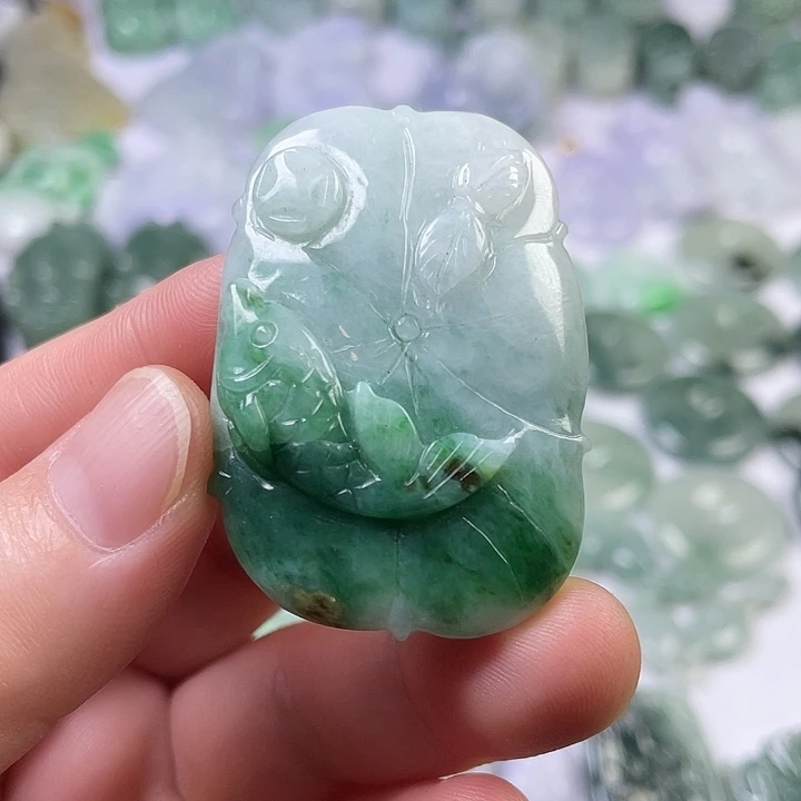 翡翠未镶嵌颈饰荷叶