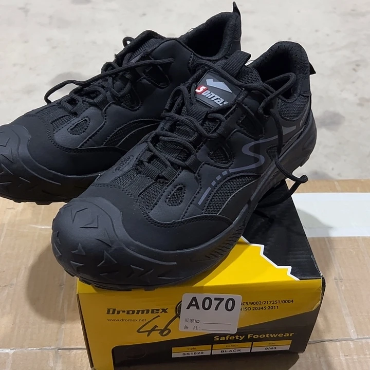 070号。 46码防砸防刺劳保鞋。鞋底磨损介意勿拍