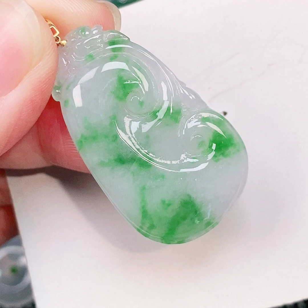 翡翠18K金镶嵌颈饰