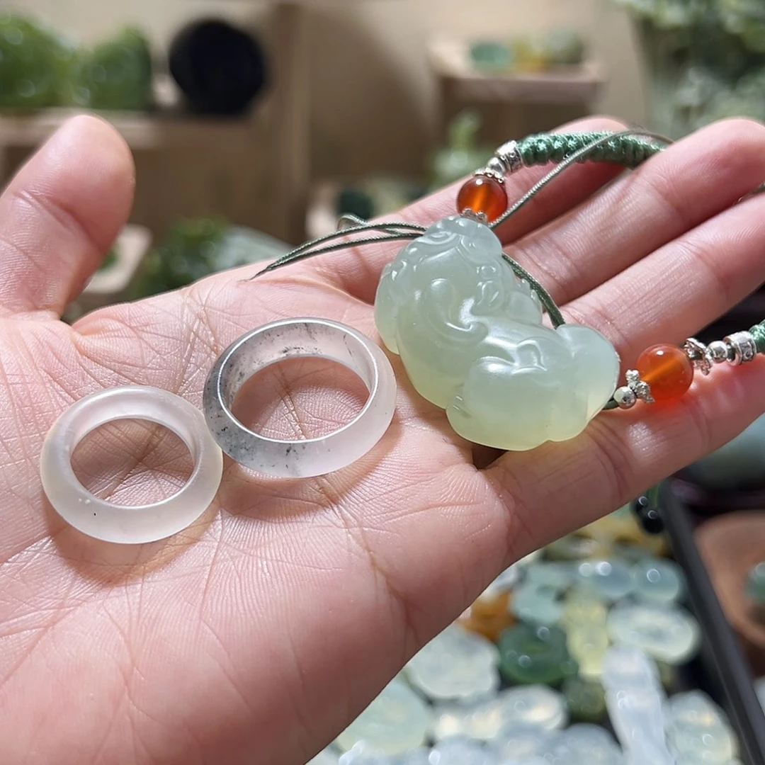 蛇纹石玉颈饰未镶嵌A***妃