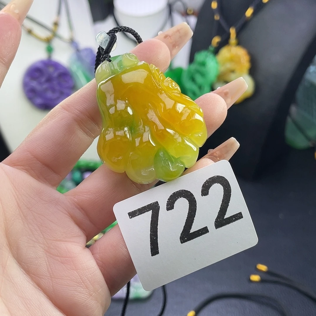 翡翠未镶嵌吊坠(赠链)