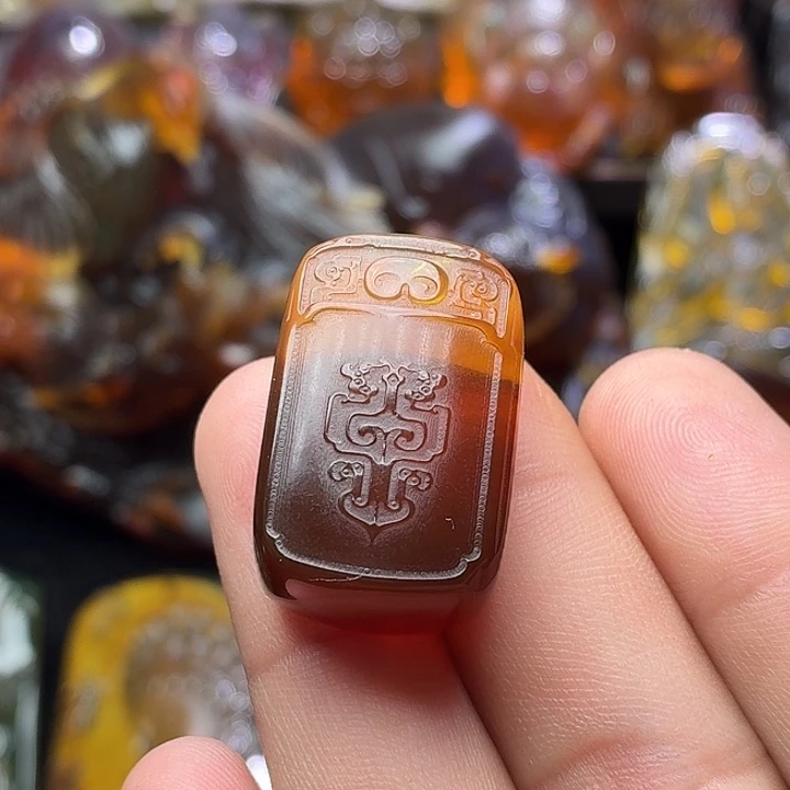 琥珀未镶嵌颈饰20