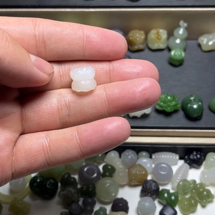 甜***担和田玉未镶嵌手链