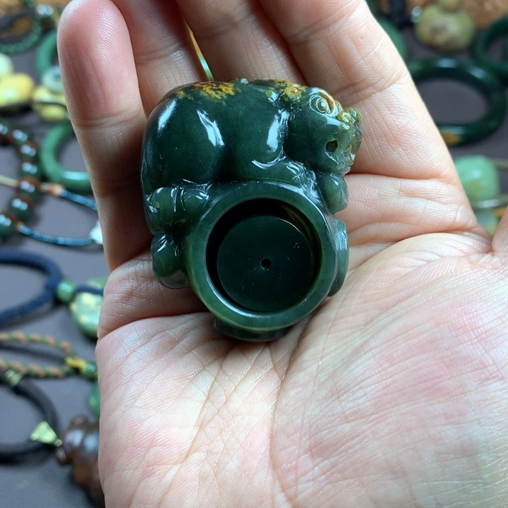 吊坠(赠链)未镶嵌岫岩河磨玉（透闪石质玉）我*我