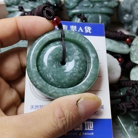 翡翠未镶嵌颈饰挂件