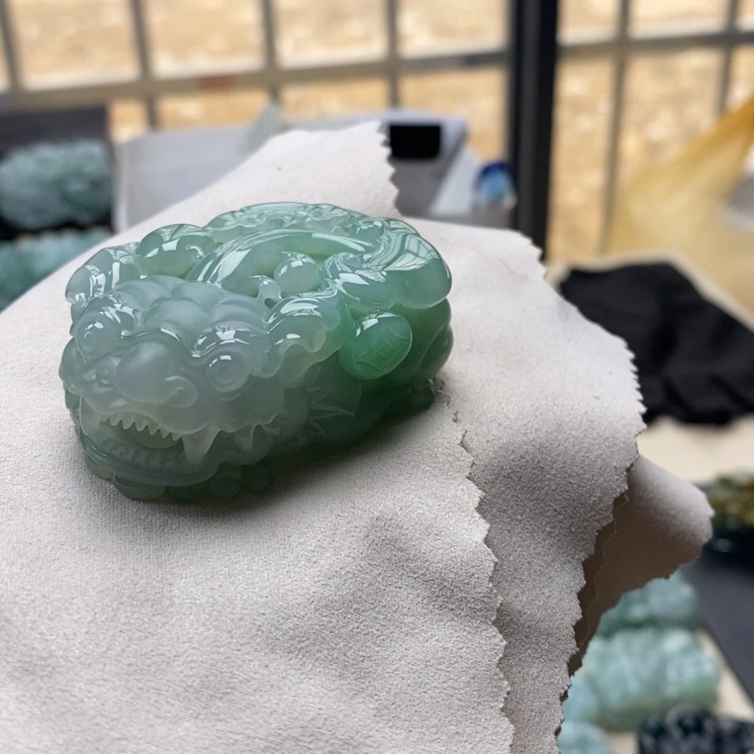 翡翠未镶嵌颈饰天然翡翠吊坠貔貅