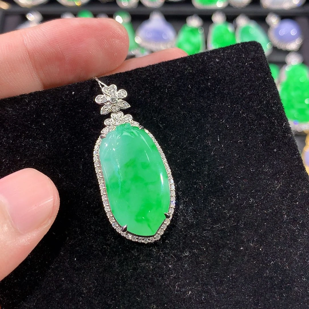 翡翠18K金镶嵌颈饰