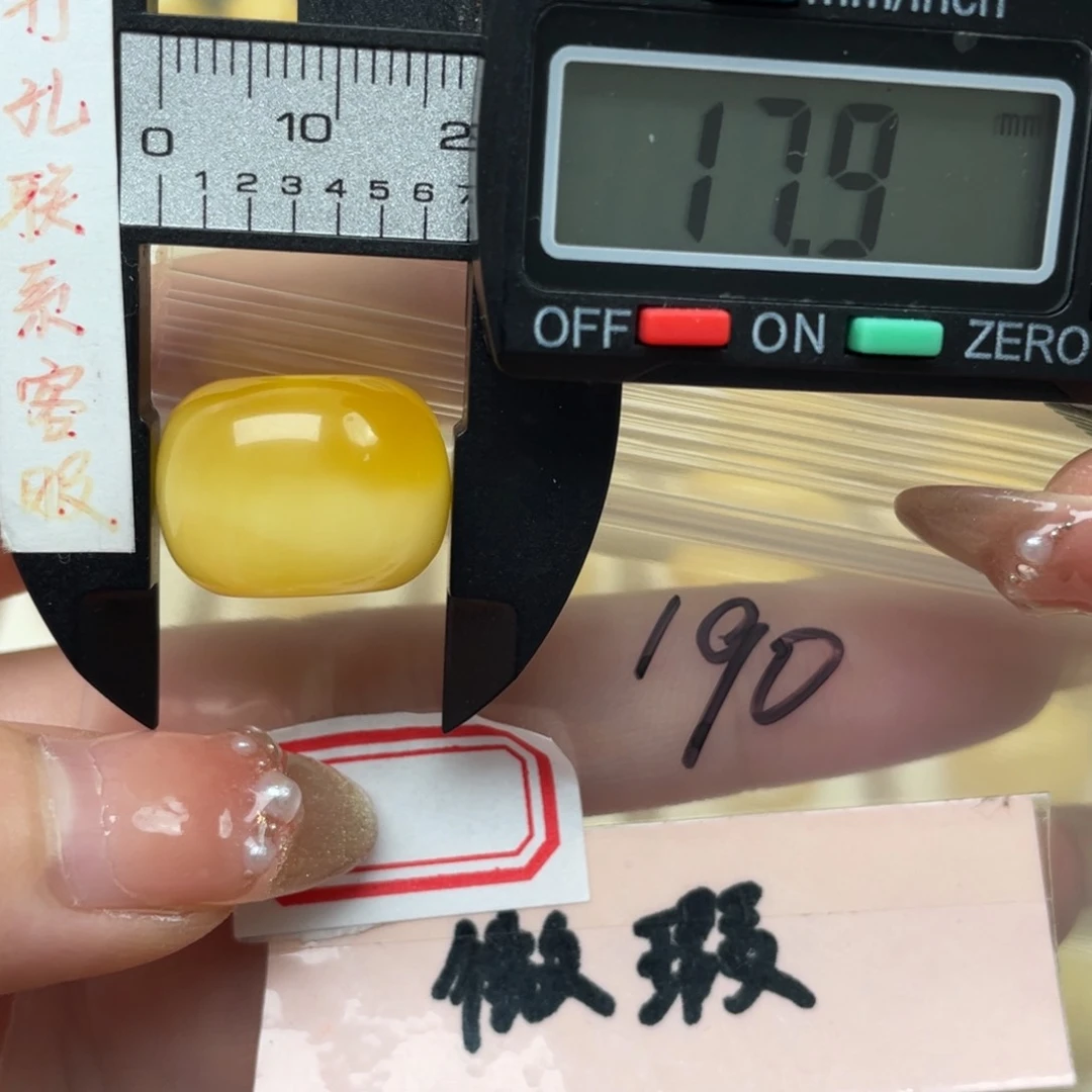 蜜蜡裸石未镶嵌微瑕