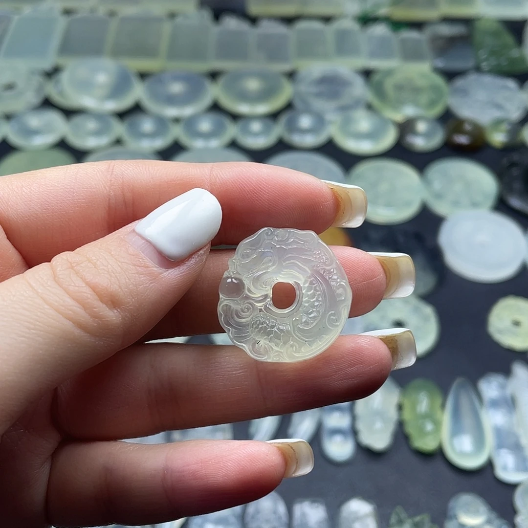 岫玉未镶嵌项圈龙扣