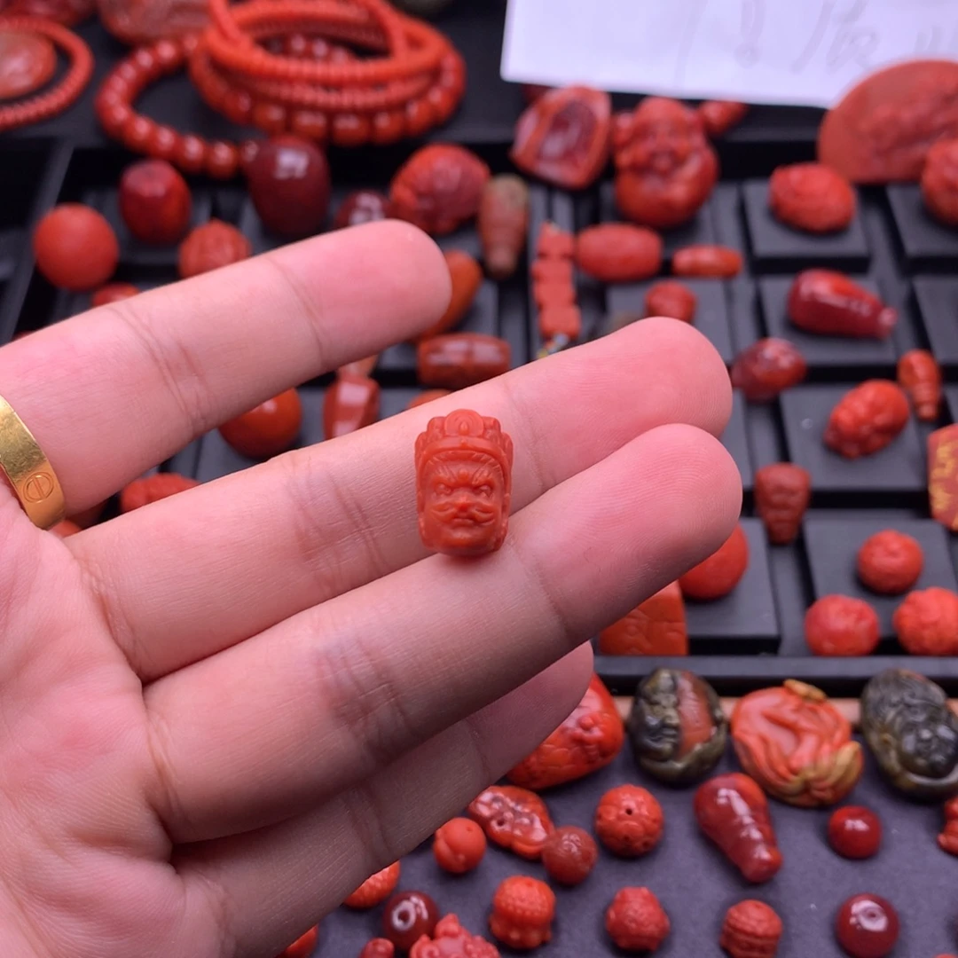 南红玛瑙未镶嵌南红精工雕刻黄财神背云11mm