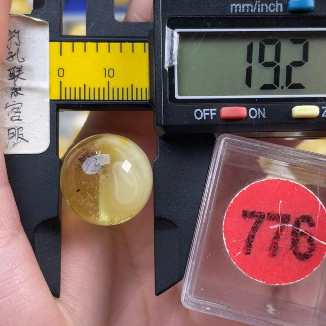 蜜蜡未镶嵌珠宝奇石瑕疵