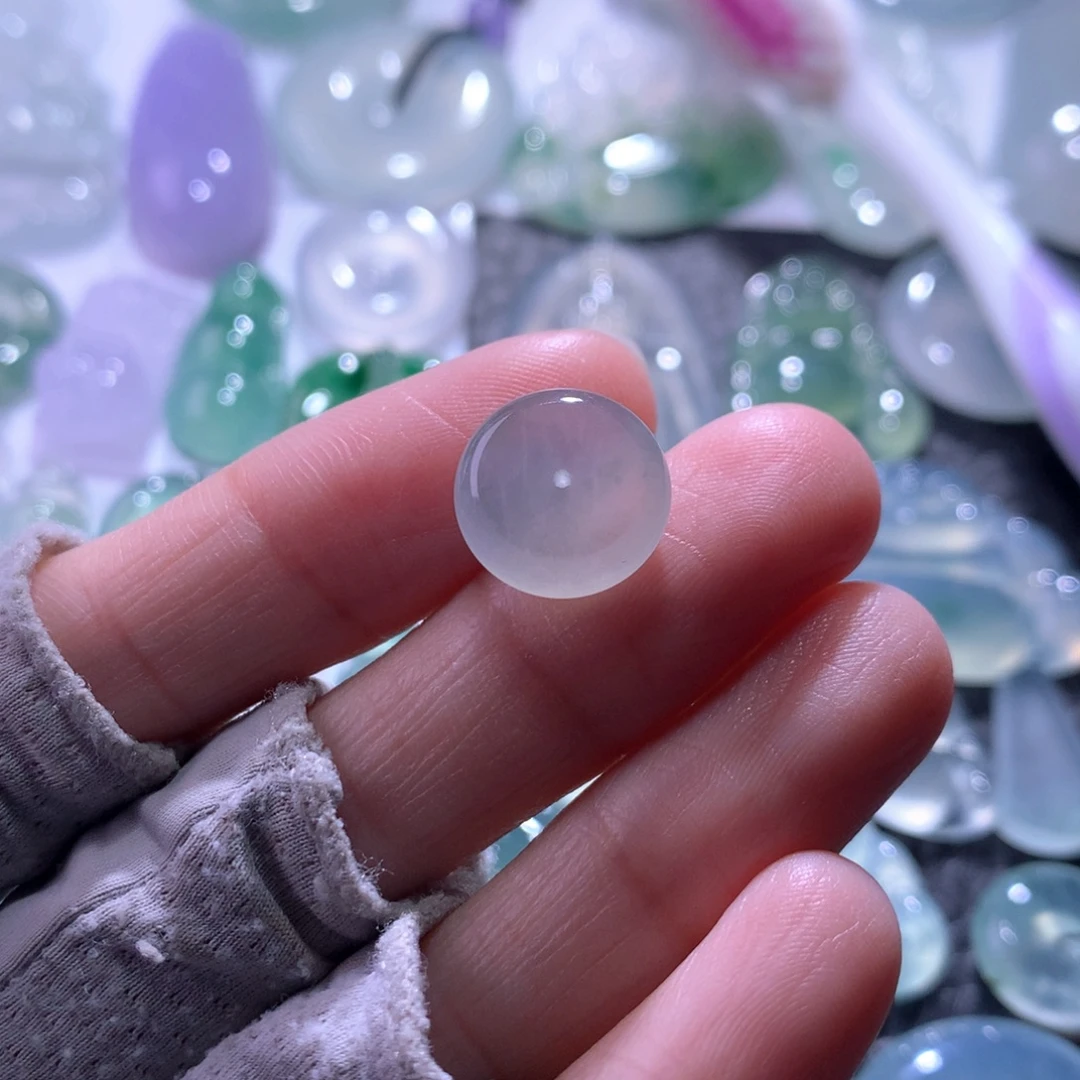 翡翠未镶嵌颈饰扣