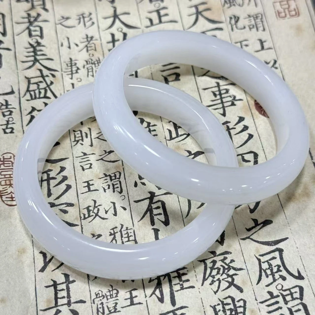 《小猪甄选》新疆金丝玉白月光宽条手镯多样性发其一