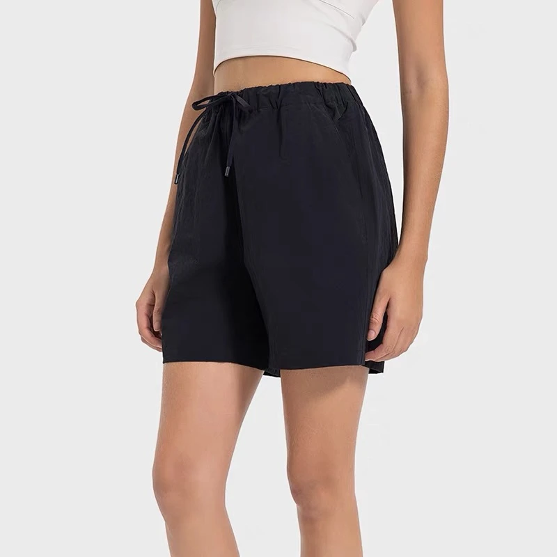 女款时尚速干短裤