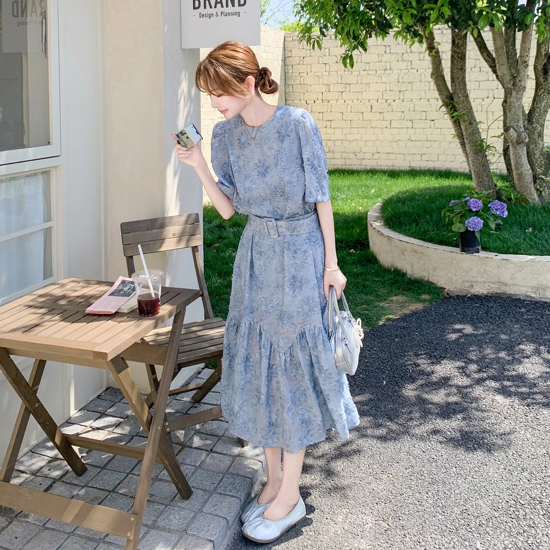 法式温柔风蓝色绣花连衣裙女夏2025新款甜美独特漂亮超好看长裙子