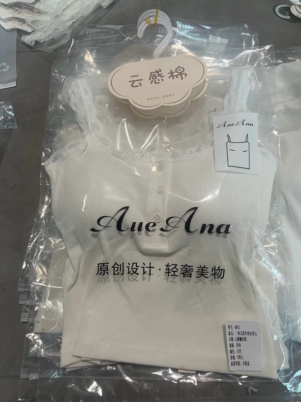 纽扣蕾丝美背！太哇塞了！