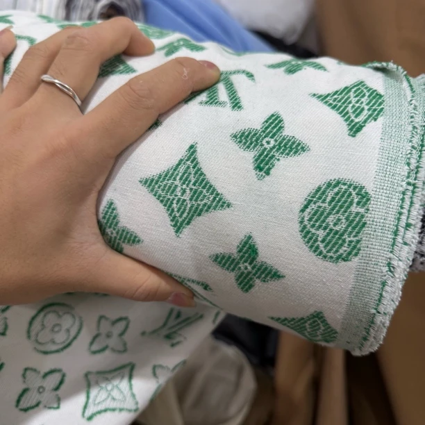 24 品牌L V立体提花剪花牛仔面料2米价