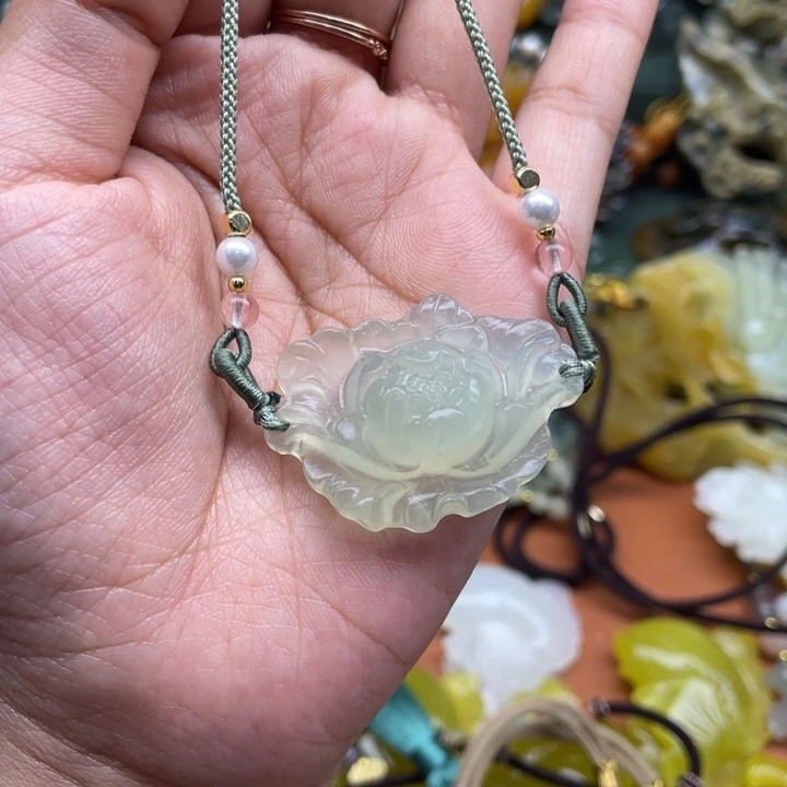 蛇纹石玉未镶嵌吊坠