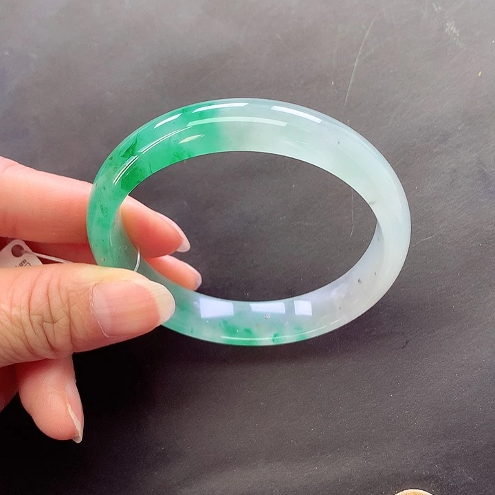 未镶嵌手镯石英质玉