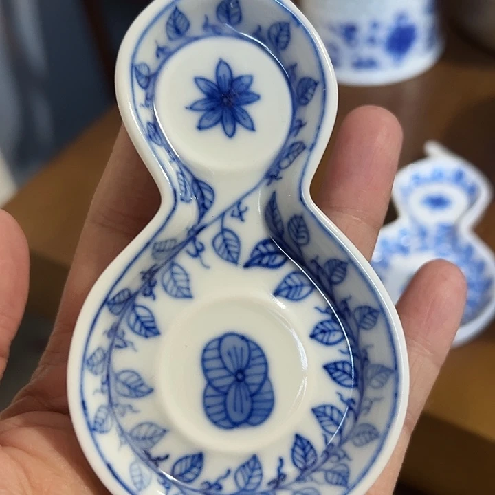 手绘缠枝莲葫芦一个