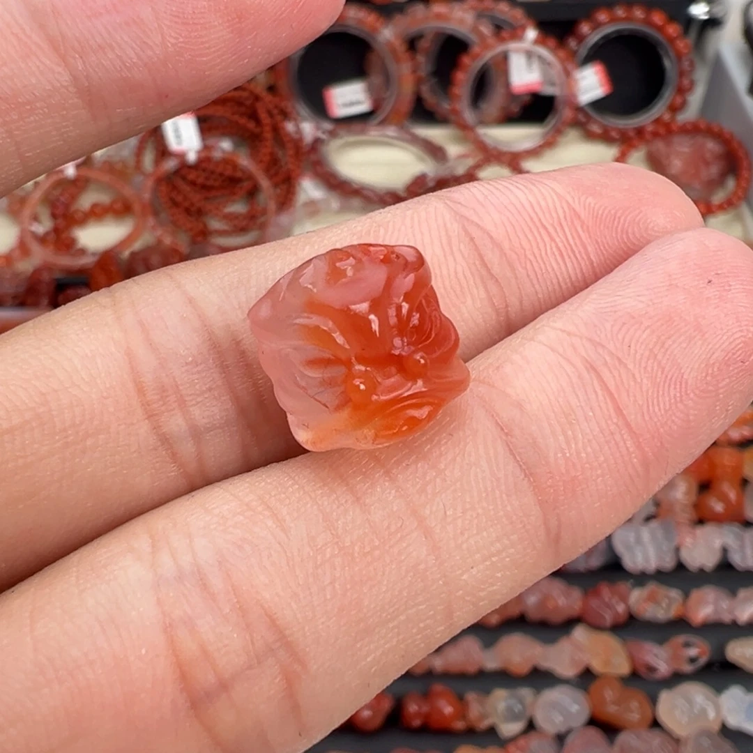 南红玛瑙未镶嵌颈饰醒狮头