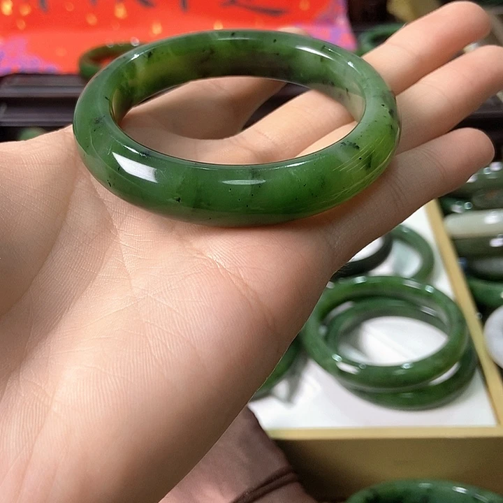 和田玉(碧玉)未镶嵌手镯