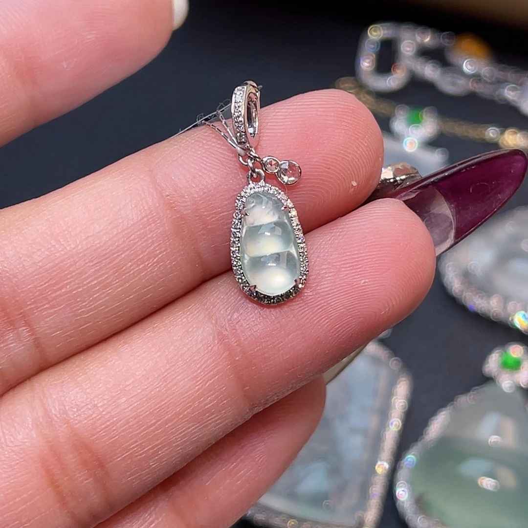 翡翠18K金镶嵌颈饰豆子