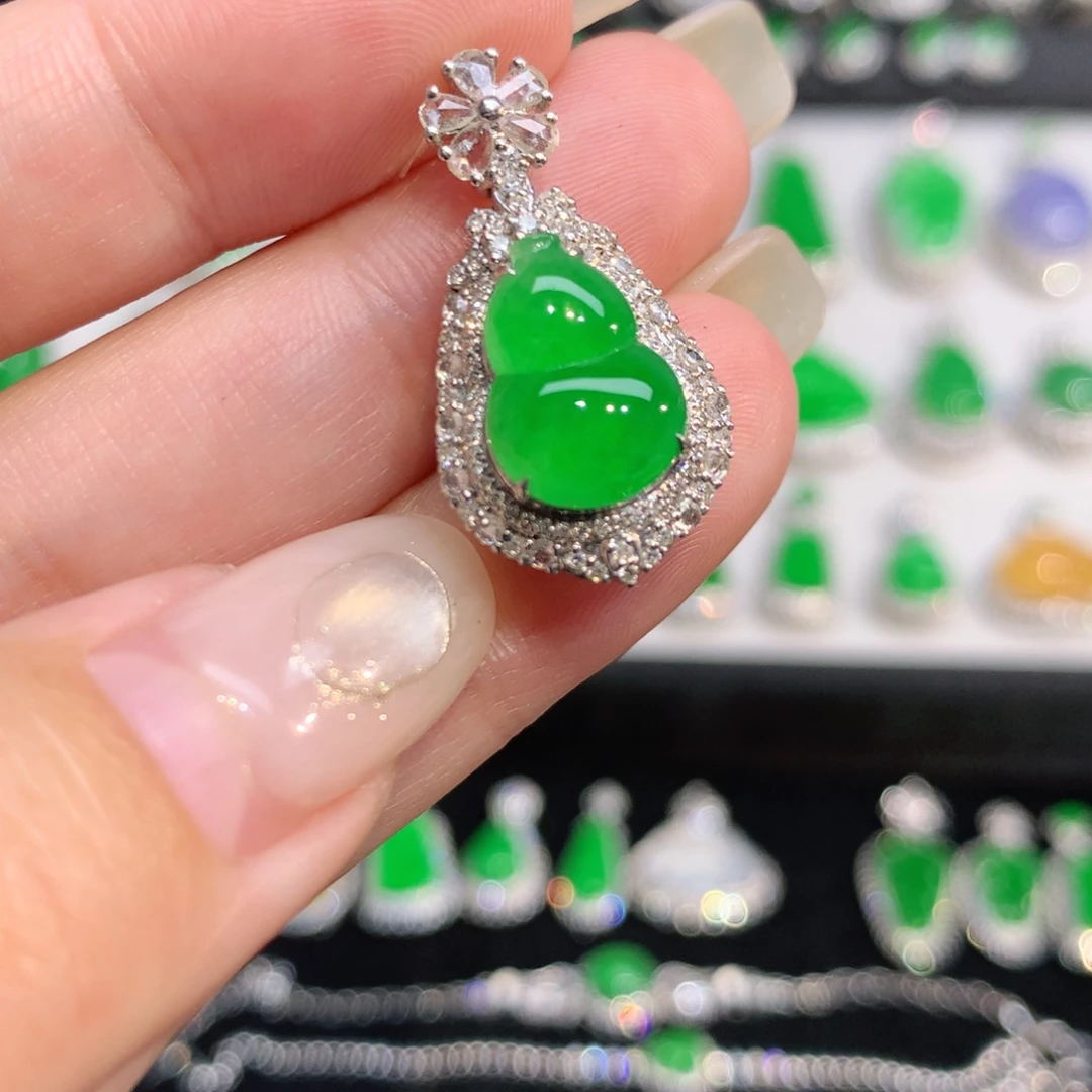 翡翠18K金镶嵌颈饰