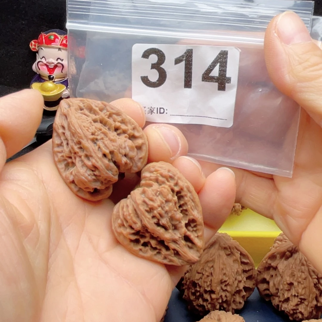 文玩核桃把件南疆异形32