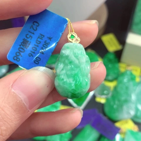 吊坠(不含链)未镶嵌翡翠