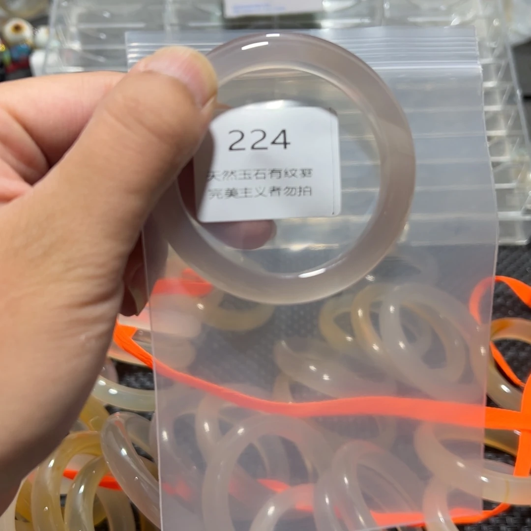 玛瑙/玉髓手镯未镶嵌人****见55微瑕