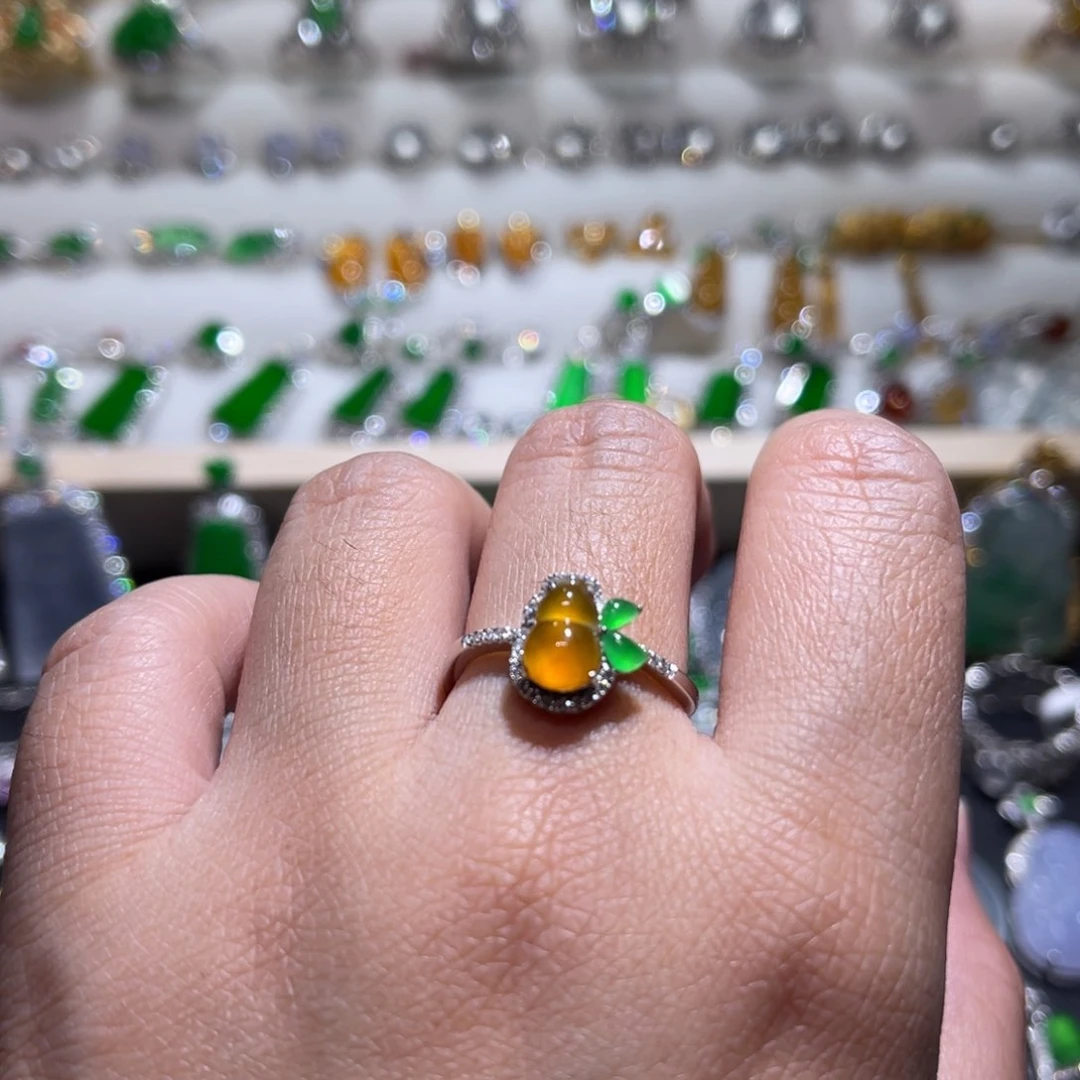 翡翠戒指18K金镶嵌黄翡葫芦