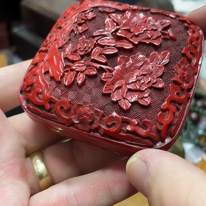瓷片精致雕刻工艺