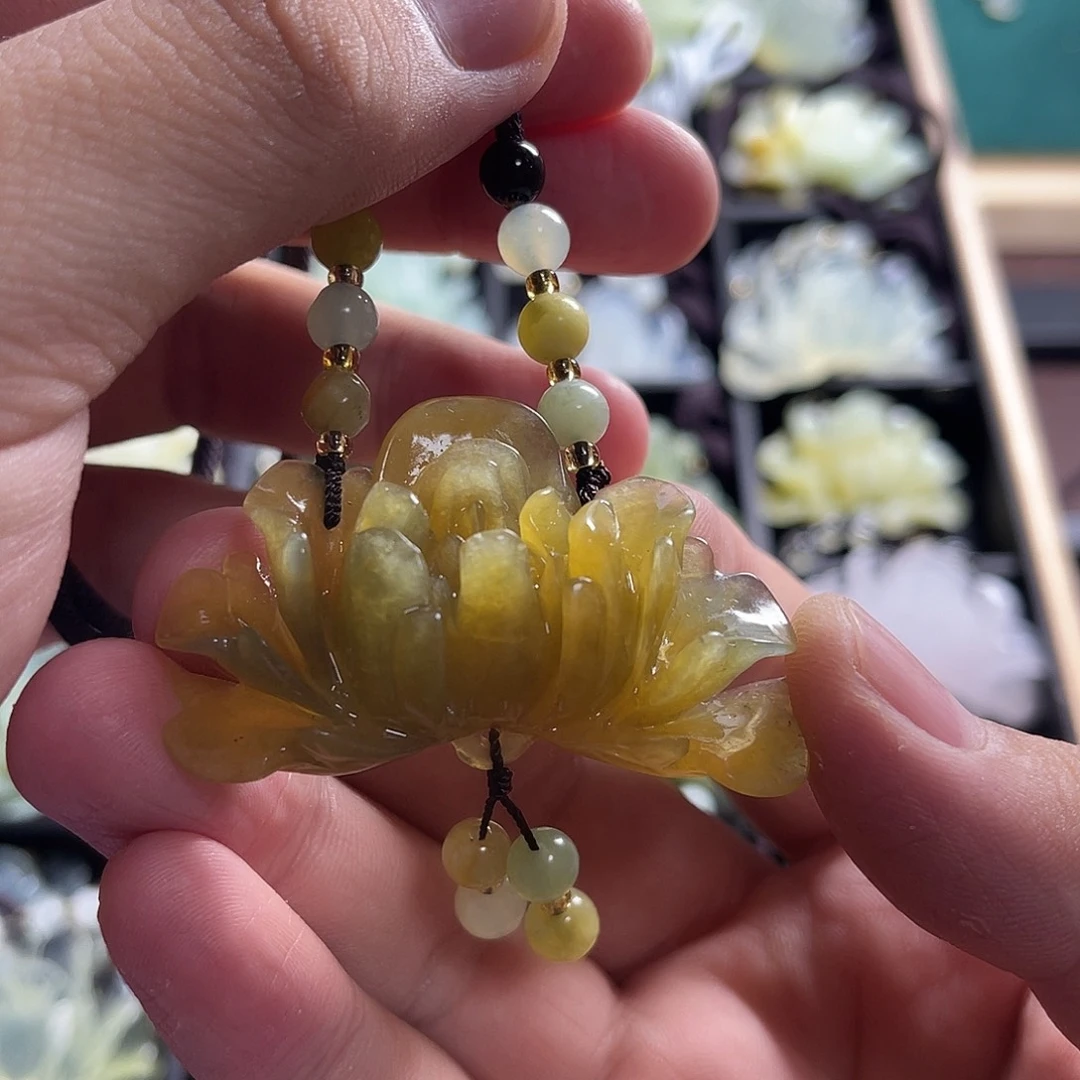 蛇纹石玉未镶嵌颈饰