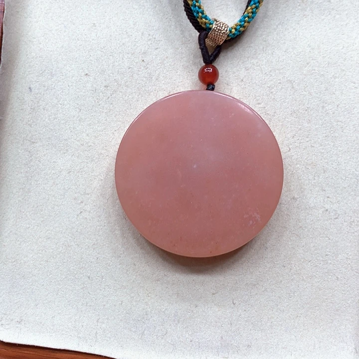 石英质玉颈饰合金