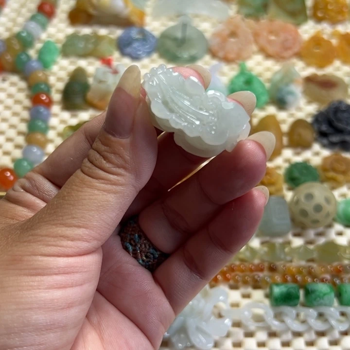 鲁***店定制翡翠未镶嵌翡翠
