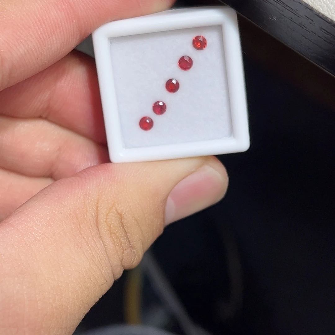 彩色蓝宝石裸石红色蓝宝石