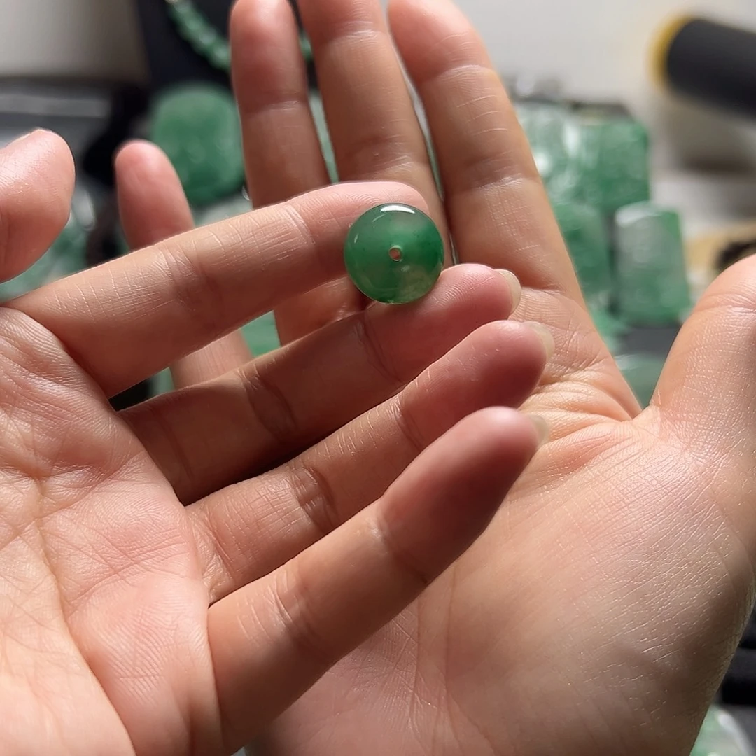 石英质玉未镶嵌颈饰