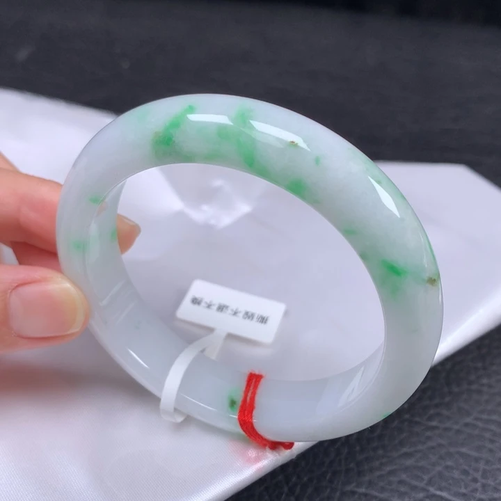 翡翠未镶嵌手镯